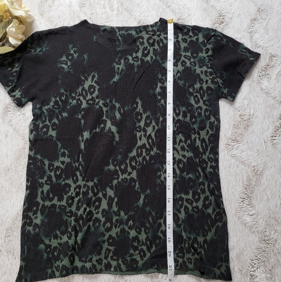 John + Jenn Forest Green Leopard Black Short Sleeve Tshirt NWT Size XS - Picture 11 of 12